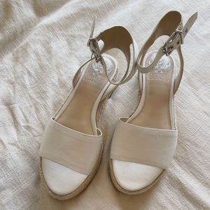 Vince Camuto Sandal with a knotted detail at the forefoot